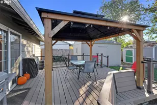 1756 10th St, Springfield, OR 97477 - Photo 32