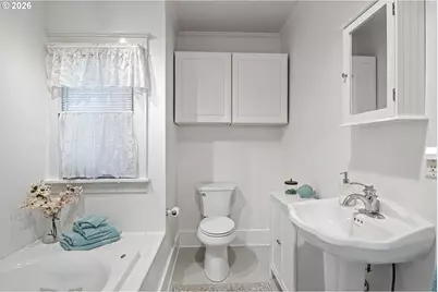 525 Park Ave, Coos Bay, OR 97420 - Photo 20