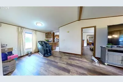 826 W Dean Ave, Sutherlin, OR 97479 - Photo 10