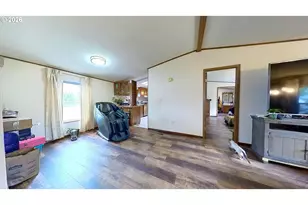 826 W Dean Ave, Sutherlin, OR 97479 - Photo 10