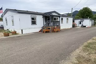 826 W Dean Ave, Sutherlin, OR 97479 - Photo 2
