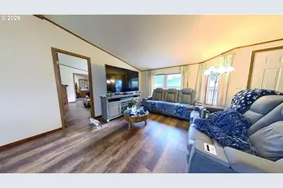 826 W Dean Ave, Sutherlin, OR 97479 - Photo 6