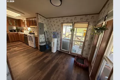 826 W Dean Ave, Sutherlin, OR 97479 - Photo 14