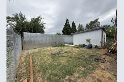 826 W Dean Ave, Sutherlin, OR 97479 - Photo 38