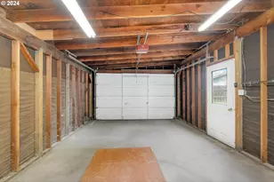 826 W Dean Ave, Sutherlin, OR 97479 - Photo 8