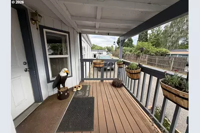 826 W Dean Ave, Sutherlin, OR 97479 - Photo 4