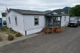 826 W Dean Ave, Sutherlin, OR 97479 - Photo 4
