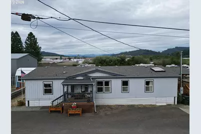 826 W Dean Ave, Sutherlin, OR 97479 - Photo 2