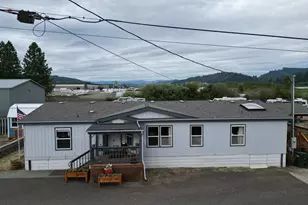 826 W Dean Ave, Sutherlin, OR 97479 - Photo 2