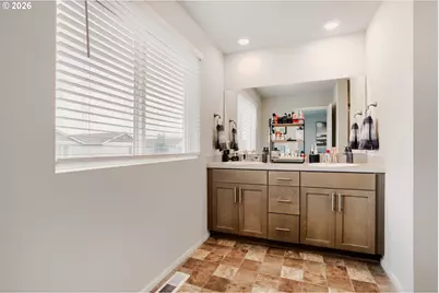 1870 Smith Dr, Woodburn, OR 97071 - Photo 18