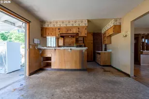 11830 NE Fremont St, Portland, OR 97220 - Photo 8