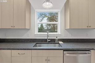 5592 Burnett Ave, Eugene, OR 97402 - Photo 12