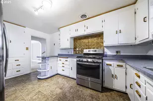 681 Liberty St, Ashland, OR 97520 - Photo 16