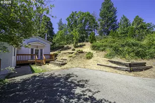 681 Liberty St, Ashland, OR 97520 - Photo 12