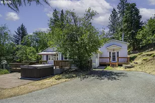 681 Liberty St, Ashland, OR 97520 - Photo 8