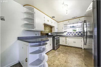 681 Liberty St, Ashland, OR 97520 - Photo 18