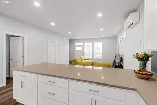 8629 SE Washington St, Portland, OR 97216 - Photo 12