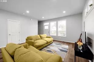 8629 SE Washington St, Portland, OR 97216 - Photo 4