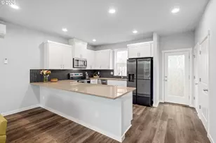 8629 SE Washington St, Portland, OR 97216 - Photo 8