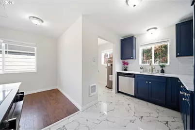 8016 NE Fremont St, Portland, OR 97213 - Photo 6