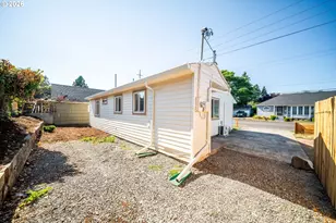 8016 NE Fremont St, Portland, OR 97213 - Photo 18