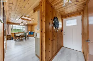 542 NW Douglas St, Dallas, OR 97338 - Photo 2