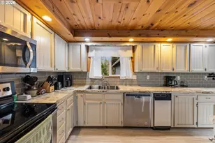 542 NW Douglas St, Dallas, OR 97338 - Photo 4