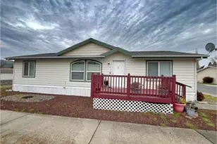 755 Division St, The Dalles, OR 97058 - Photo 2