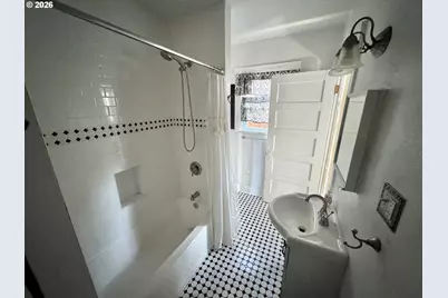 508 S 7th St, Coos Bay, OR 97420 - Photo 12