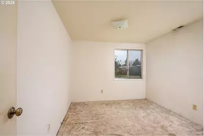 875 S 43rd St, Springfield, OR 97478 - Photo 18