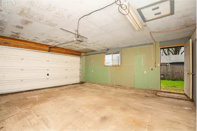 875 S 43rd St, Springfield, OR 97478 - Photo 20