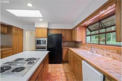 2369 Emerald Dr, Salem, OR 97304 - Photo 10