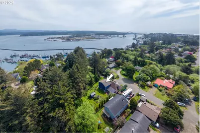 1127 S Pine St, Newport, OR 97365 - Photo 8