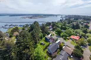 1127 S Pine St, Newport, OR 97365 - Photo 8