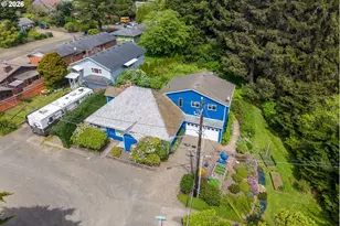 1127 S Pine St, Newport, OR 97365 - Photo 6