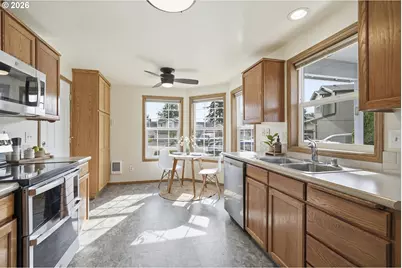 255 7th Ct, Washougal, WA 98671 - Photo 10