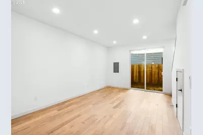 7452 SE Tolman St, Portland, OR 97213 - Photo 4