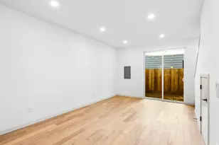 7452 SE Tolman St, Portland, OR 97213 - Photo 4