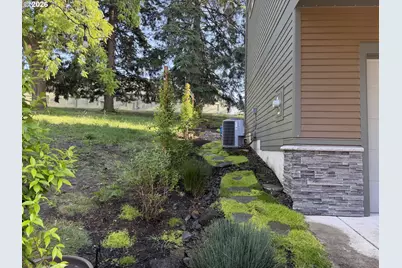 3971 Village Center Dr SE, Salem, OR 97302 - Photo 2
