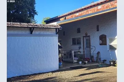 867 NE Johnson St, Myrtle Creek, OR 97457 - Photo 6