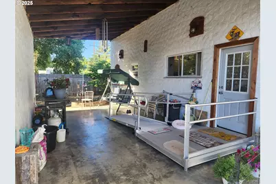 867 NE Johnson St, Myrtle Creek, OR 97457 - Photo 8