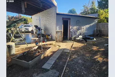 867 NE Johnson St, Myrtle Creek, OR 97457 - Photo 12