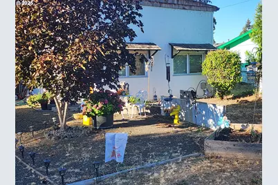 867 NE Johnson St, Myrtle Creek, OR 97457 - Photo 4