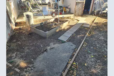 867 NE Johnson St, Myrtle Creek, OR 97457 - Photo 10