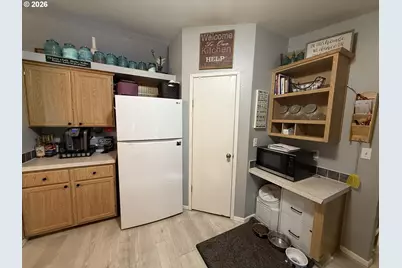 134 NW Anne Ave, Winston, OR 97496 - Photo 8