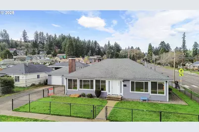 1038 3rd Ave, Sweet Home, OR 97386 - Photo 2