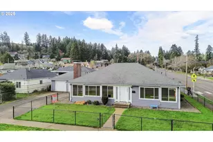 1038 3rd Ave, Sweet Home, OR 97386 - Photo 2