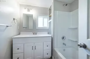 672 51st St, Springfield, OR 97478 - Photo 8