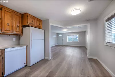 672 51st St, Springfield, OR 97478 - Photo 4