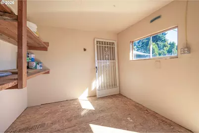 672 51st St, Springfield, OR 97478 - Photo 34